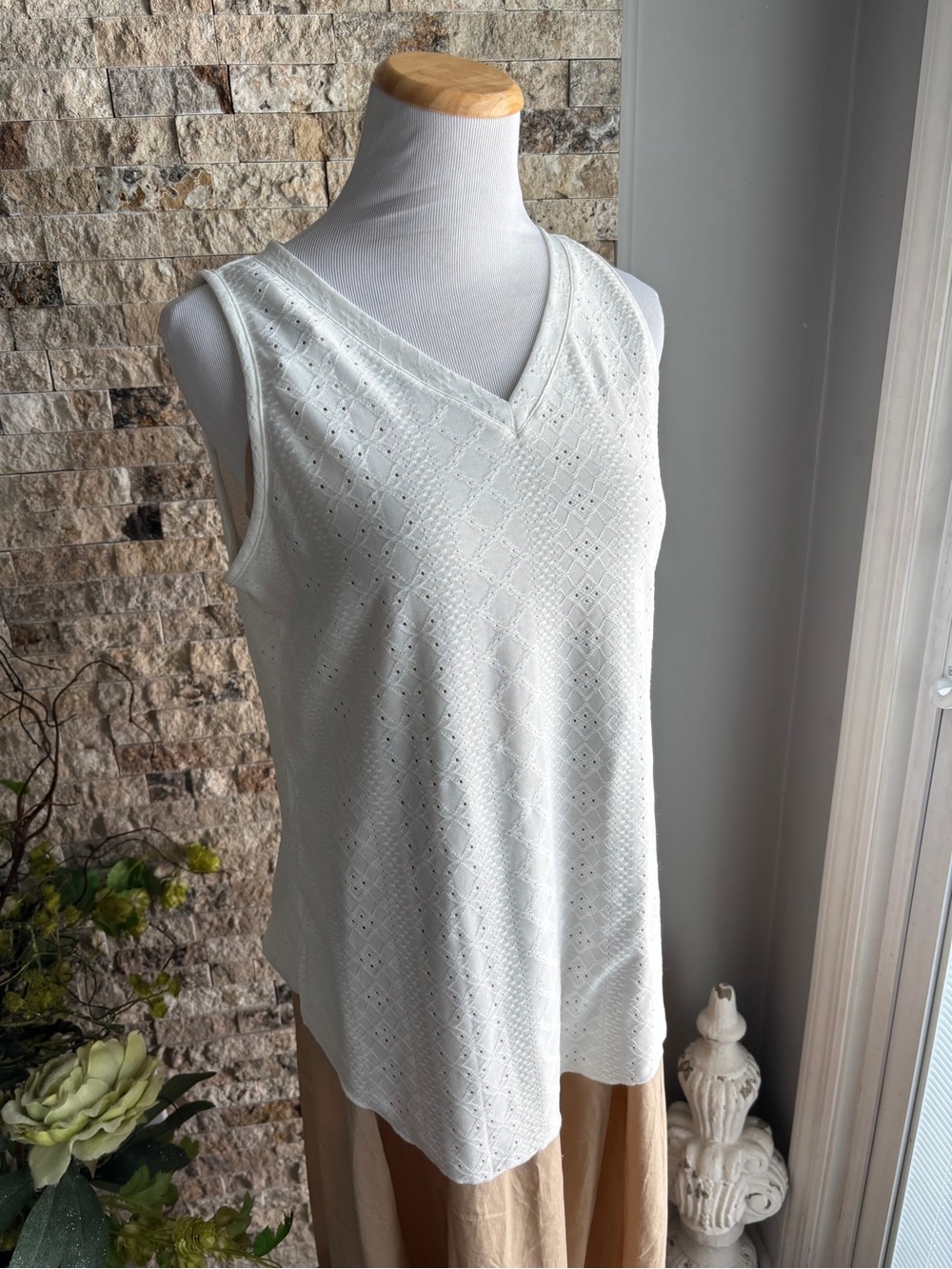 Women's White V-Neck Eyelet Sleeveless Tank Top